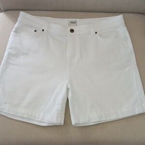 White Stuff White boyfriend short